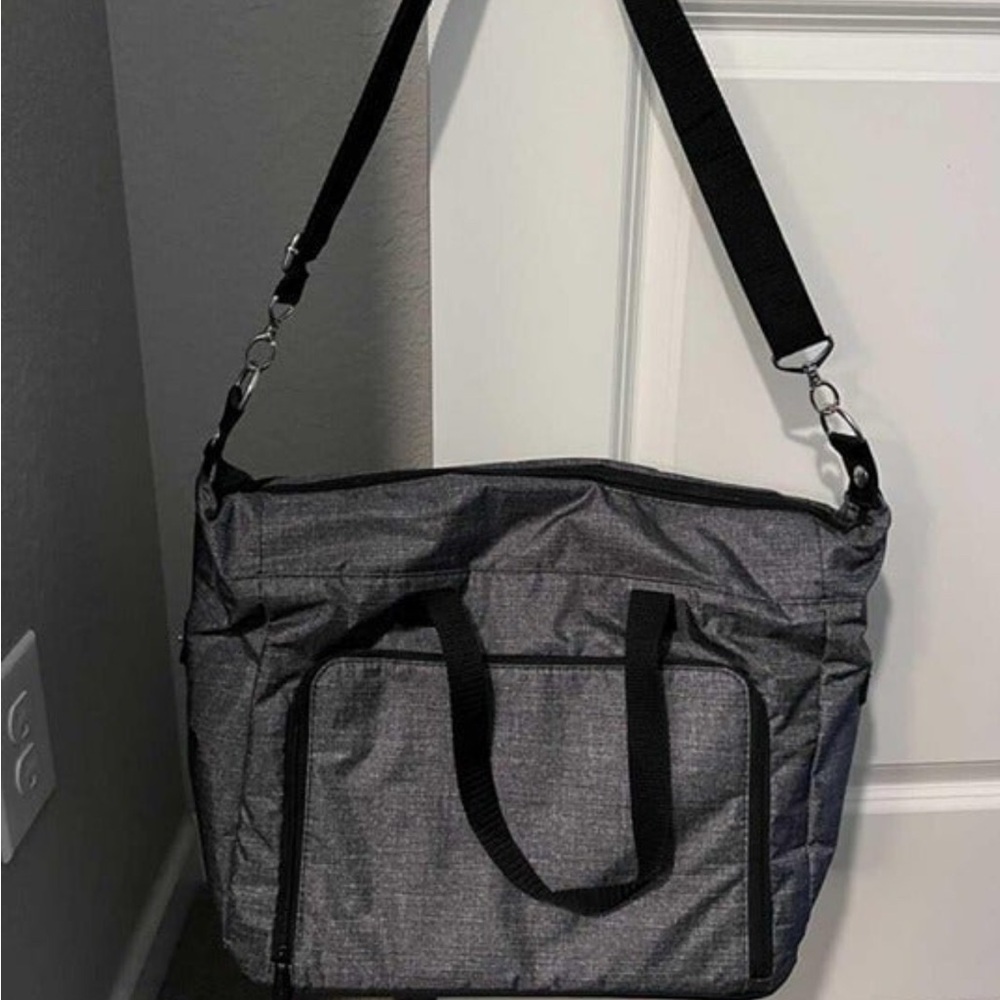 Thirty-One essentials Carry all
